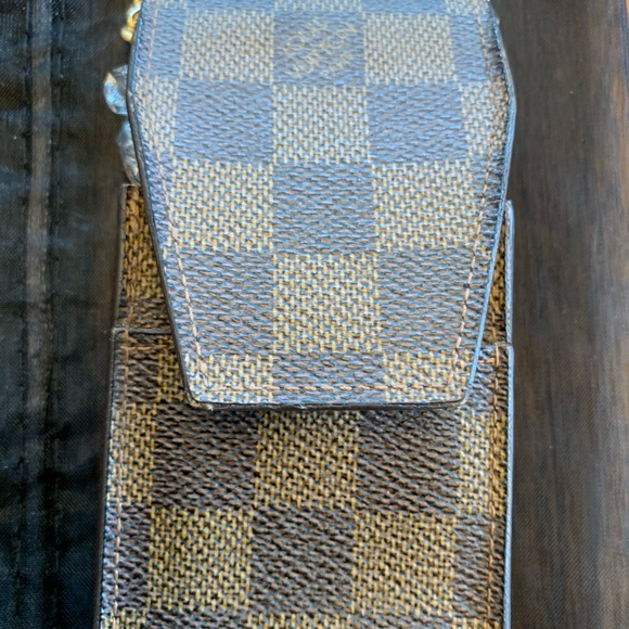 Louis Vuitton vintage case, no callouts, EUC, add a chain for many uses! - Picture 4 of 4